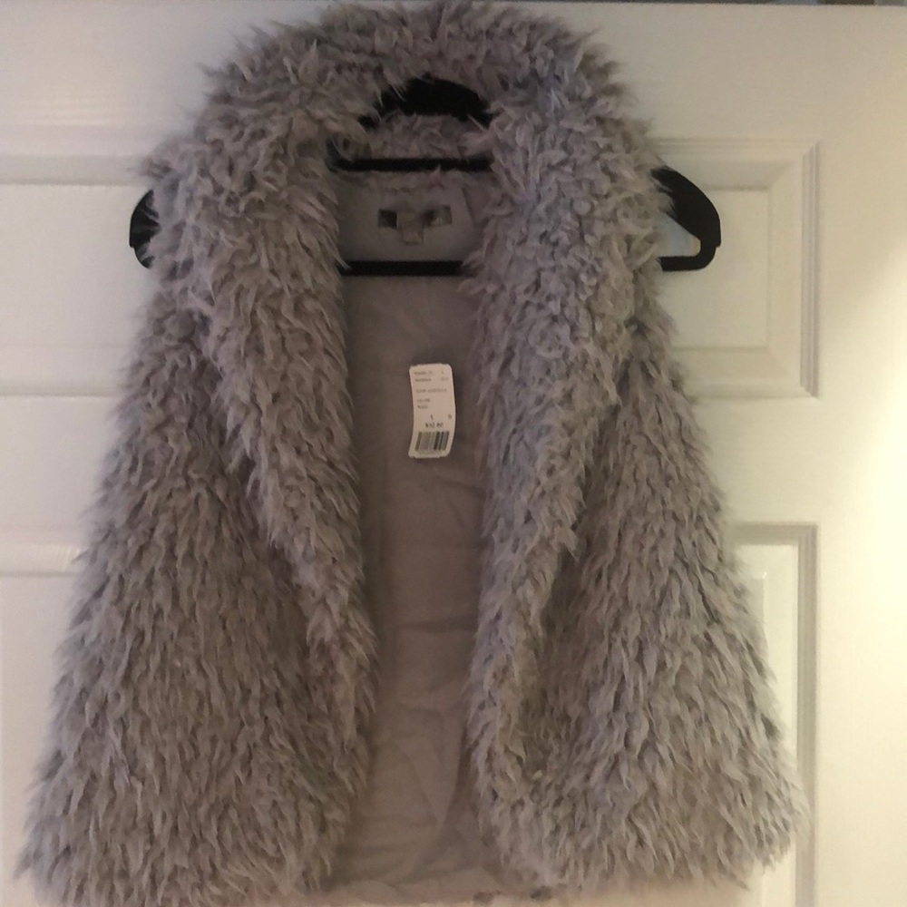 NWT Forever 21 faux fur vest L